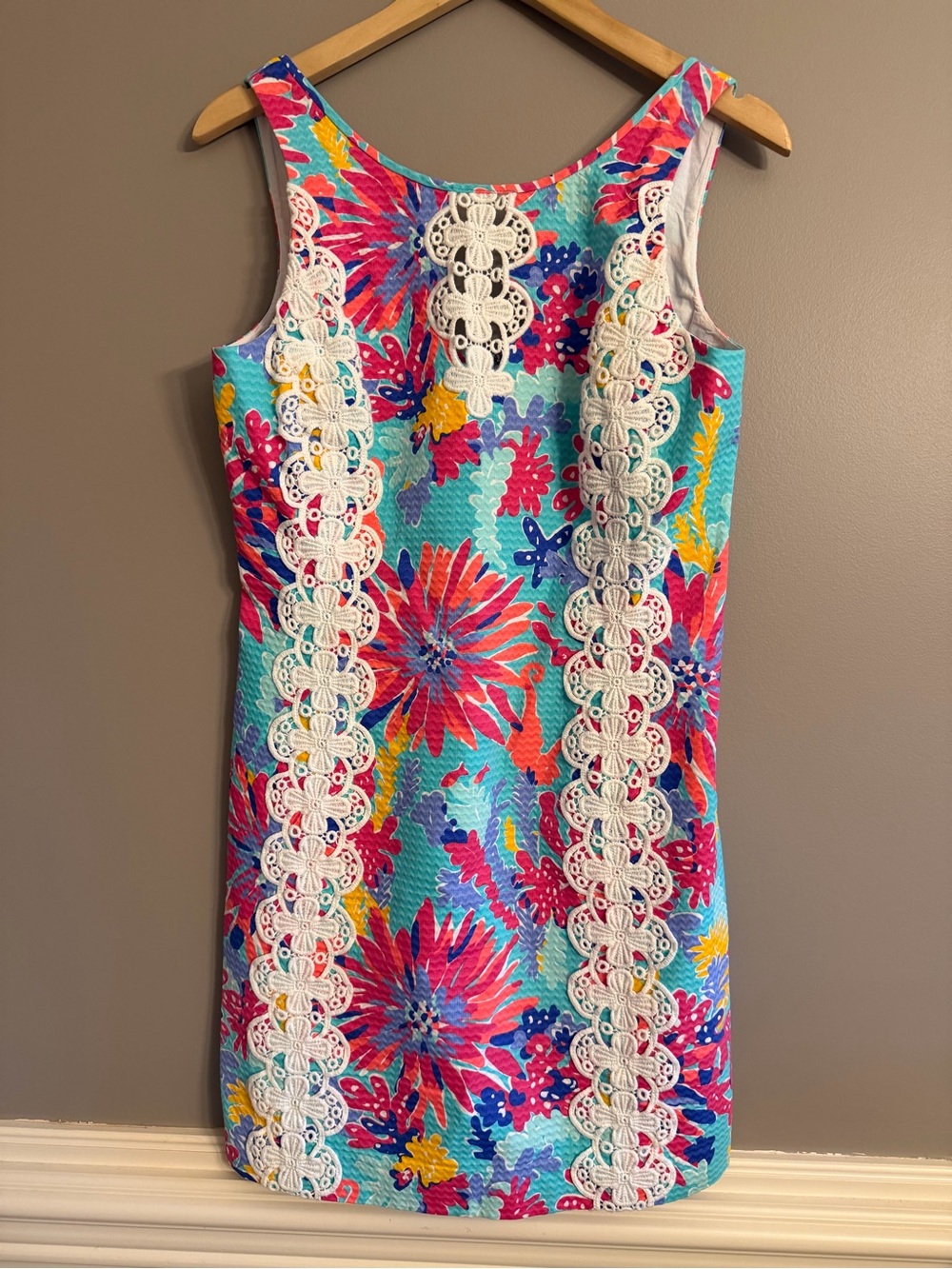 Lilly Pulitzer Shift Dress Size 8 Trippin and Sippin Floral Lace Trim Cotton